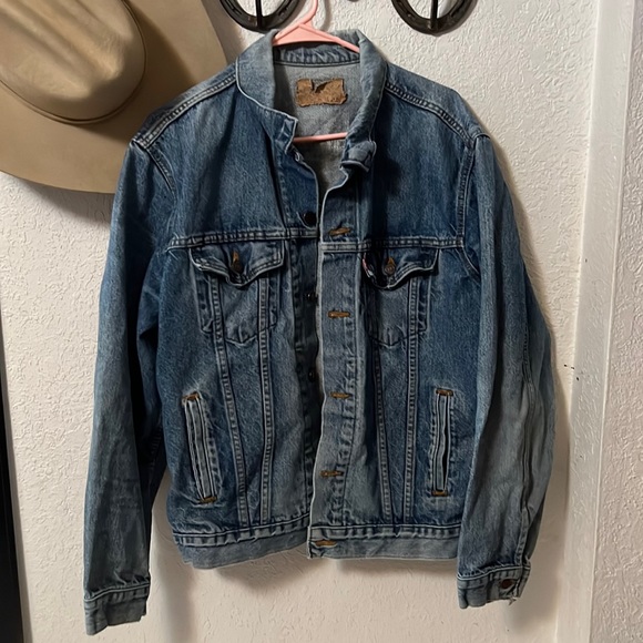 Levi Jean Jacket - Picture 1 of 5
